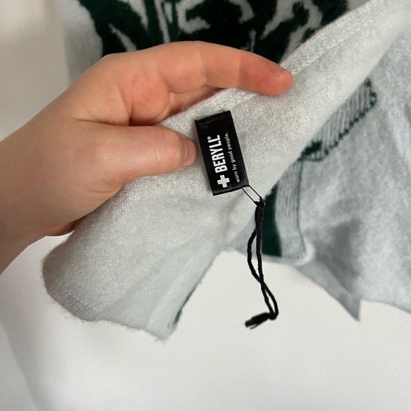 BERYLL FLOWER CASHMERE WRAP SCARF | WINTER GREEN - Picture 2 of 6